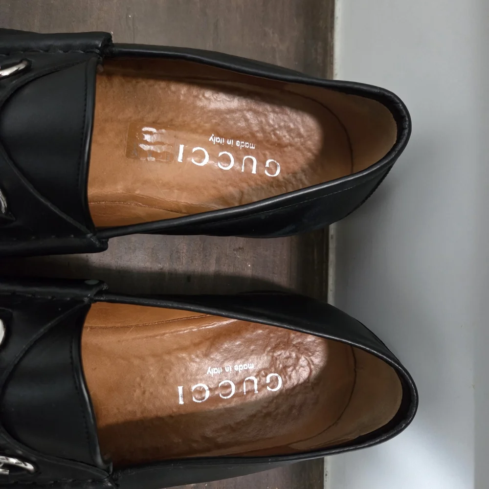 Gucci Black Leather Loafers with Silver Accent - Picture 2 of 7
